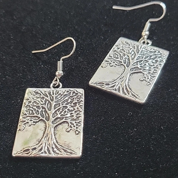 Oak Tree Vintage Style Drop Earrings - Picture 5 of 10